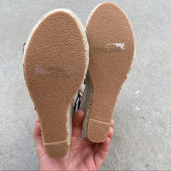 New Black Strappy Gold Espadrille Sandal Wedges - Picture 8 of 8